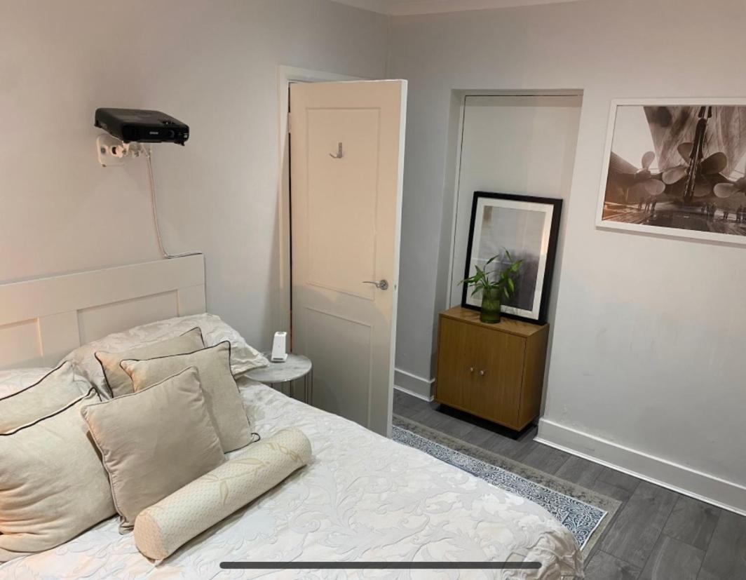 Central Private Double Bedroom In A 2Bedroom Apartment, Connected Via Underground, Overground And Many Bus Routes Λονδίνο Εξωτερικό φωτογραφία