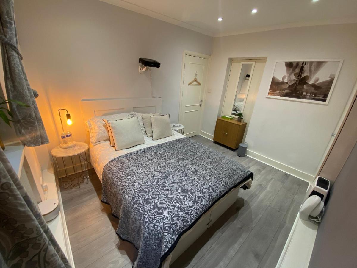 Central Private Double Bedroom In A 2Bedroom Apartment, Connected Via Underground, Overground And Many Bus Routes Λονδίνο Εξωτερικό φωτογραφία